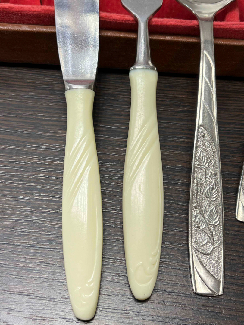 Набор столовых приборов в кофре. Вилки и ножи с карболитовыми ручками. Нерж сталь. Цена за 24пр. Картинка 4